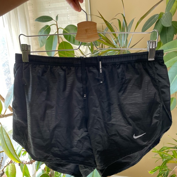 Nike Dri-Fit Running Short - Picture 3 of 4